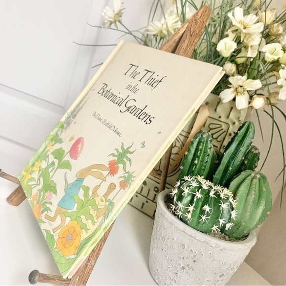 1975 The Thief in the Botanical Gardens by Diane Redfield Massie Book - Picture 7 of 15
